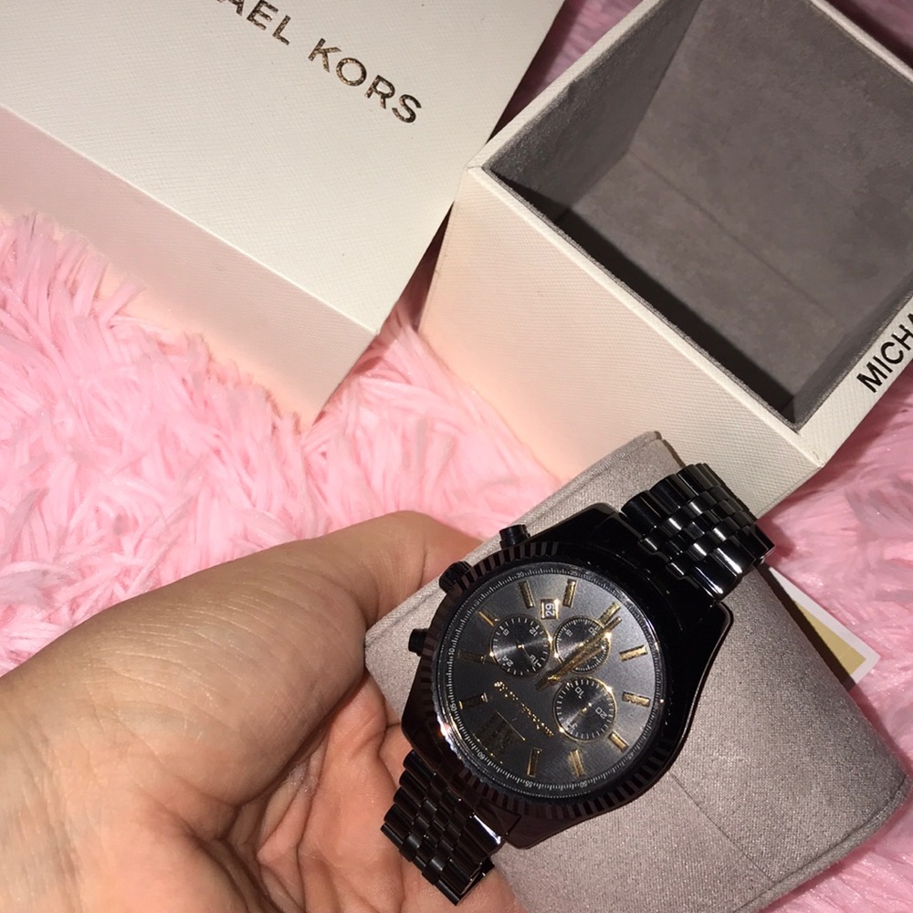 Micheal Kors Watch - Picture 3 of 4